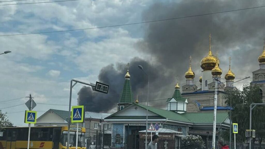 В Костанайской области горят трава и камыш