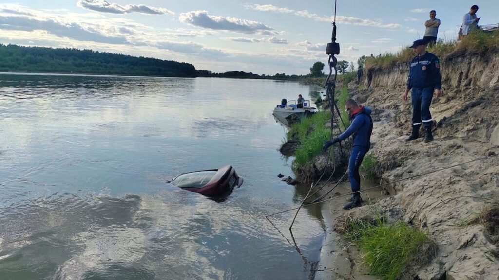 Автомобиль с трупом обнаружен на дне Иртыша