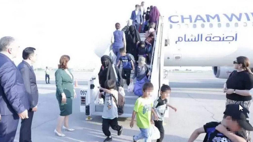 Казахстан эвакуировал женщину и четырех детей из Сирии с помощью Таджикистана