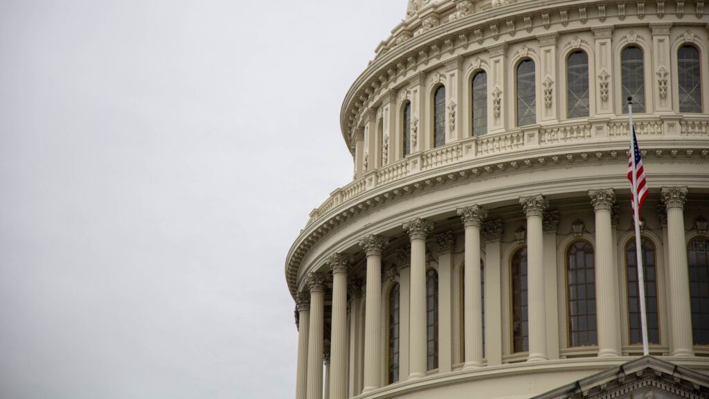 Палата представителей США приняла закон о повышении потолка государственного долга