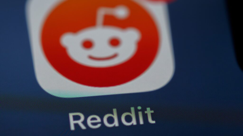 Протест Reddit: Почему тысячи сабреддитов уходят в тень?