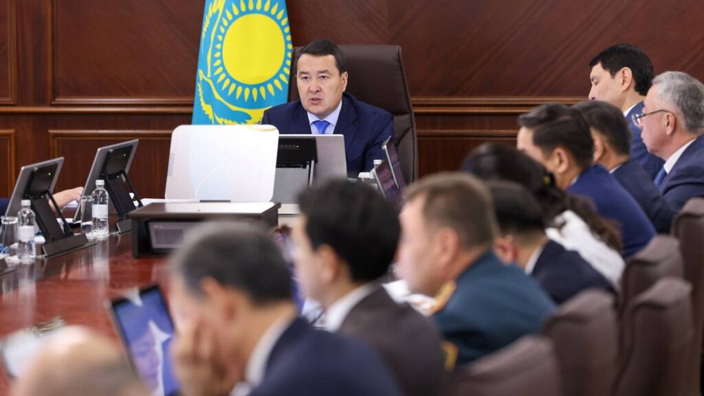 Смаилов призвал казахстанцев не бояться отгрузки зерна в Китай