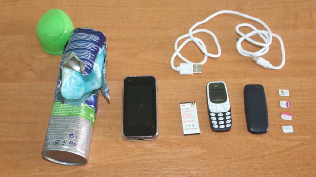 Телефон в рукоятке трости пытались пронести в колонию Костанайской области