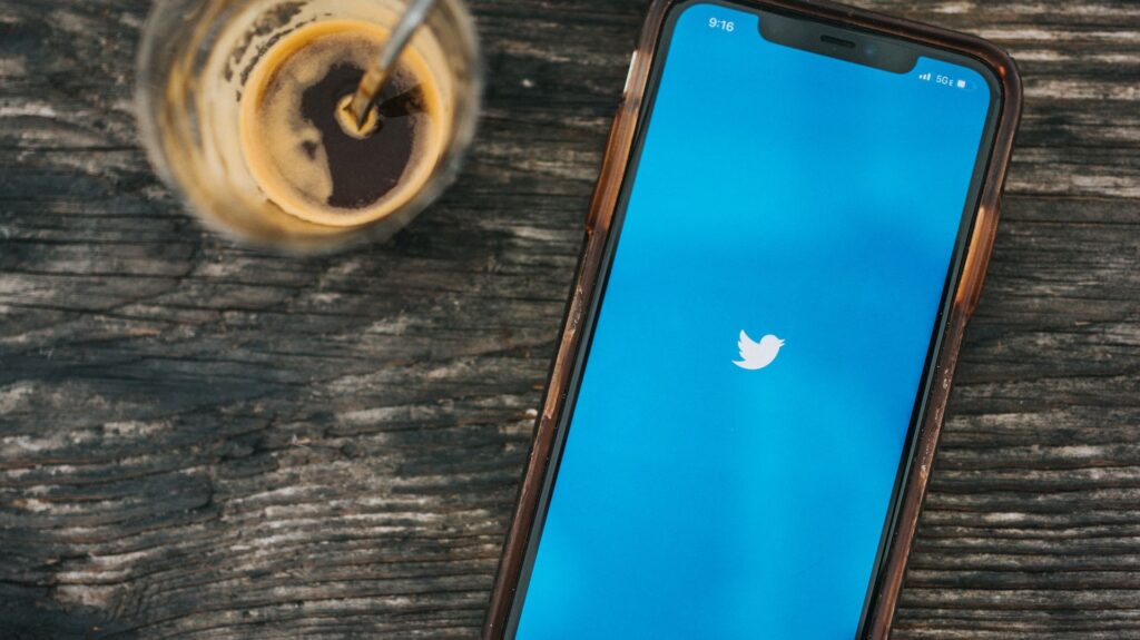 Twitter вводит новое ограничение для незарегистрированных пользователей