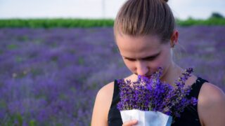 Ученые узнали, кто лучше чувствует запахи — мужчины или женщины