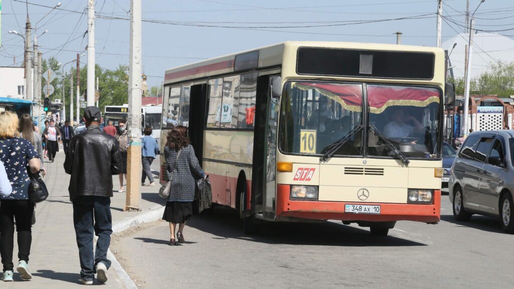 В этом году 50 старых автобусов в Костанае будут капитально отремонтированы