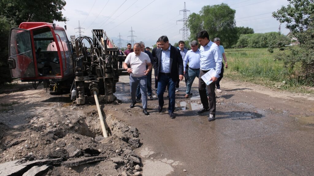 В мкр. «Карасу» завершается строительство водопровода и канализации