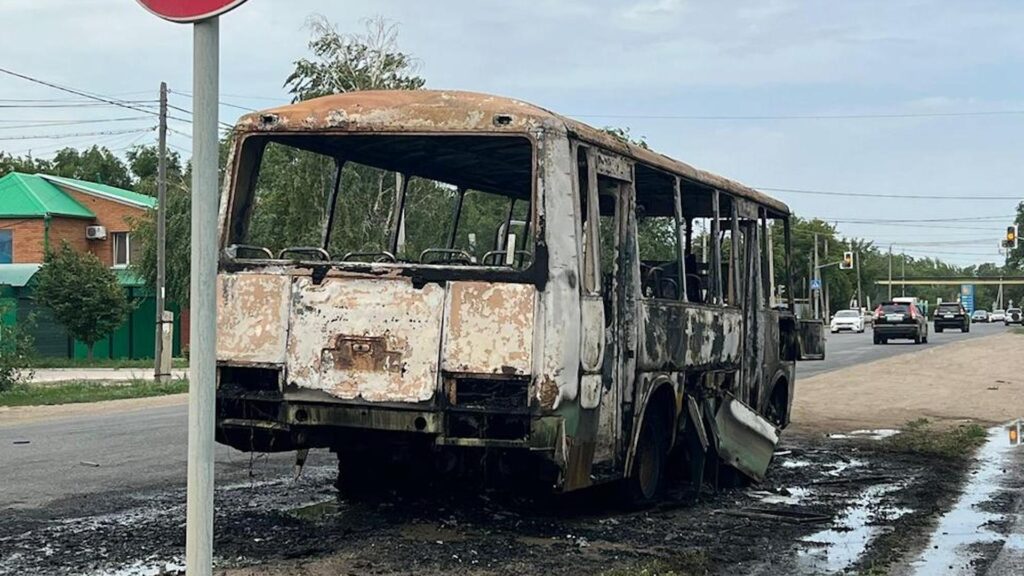 Автобус со школьниками загорелся в Уральске: никто не пострадал