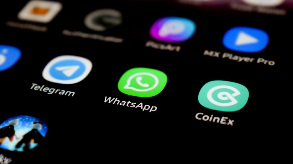 WhatsApp планирует добавить возможность использования нескольких аккаунтов в одном приложении - Bizmedia.kz