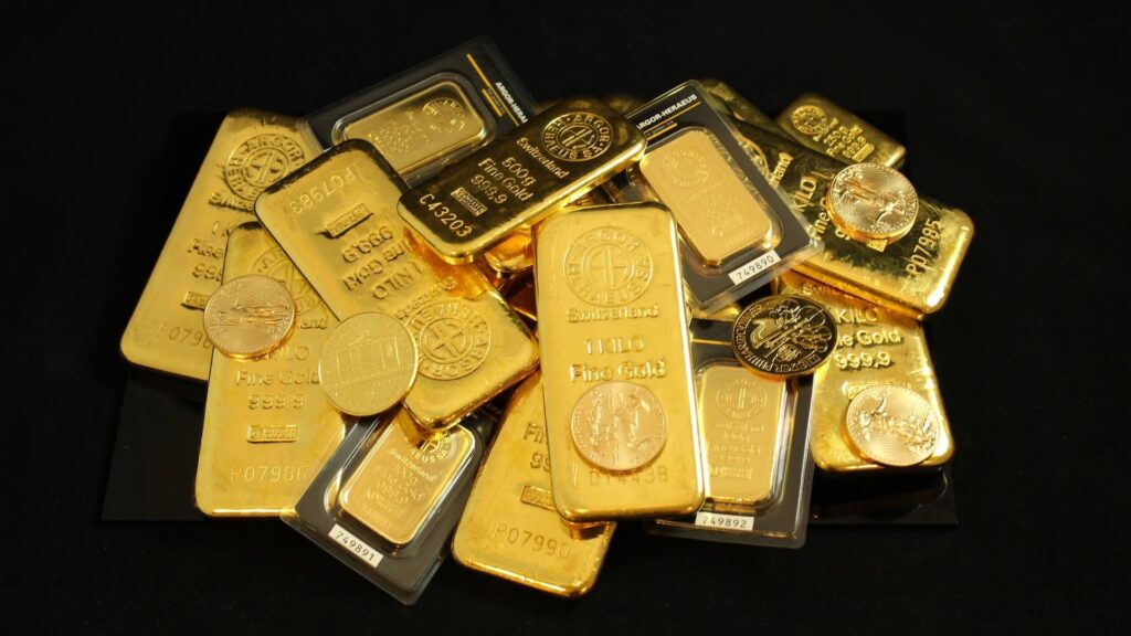 Золото снизилось более чем на один процент