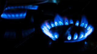 Цены на газ в Европе сократились на 2% до 336 долларов за тысячу кубометров