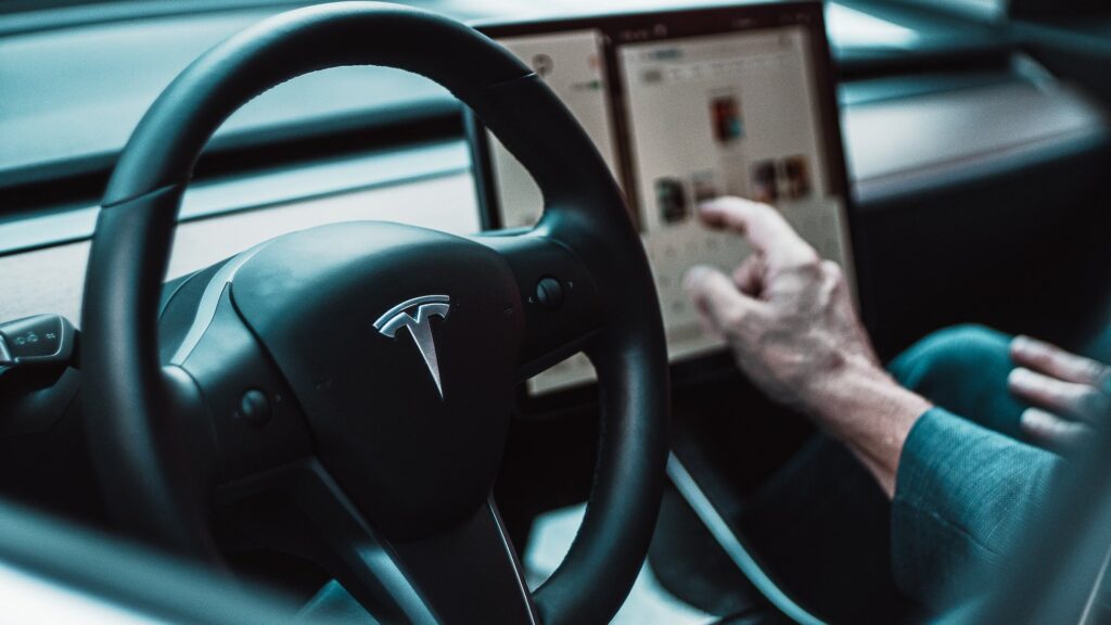 Илон Маск определил новый срок создания автономного электромобиля Tesla - Bizmedia.kz