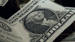 Что происходит с нацвалютой? Курс доллара подорожал на 6 тенге