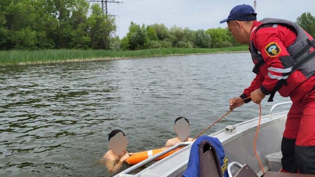 Спасатели в Казахстане за сутки помогли пятерым тонущим людям