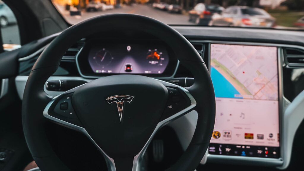 Tesla отзывает около 16 тыс. электромобилей из-за проблемы с ремнями безопасности