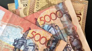 Сколько стоят доллар, евро и рубль в обменниках 3 июля
