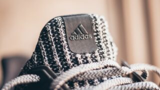 Первое полугодие принесло Adidas 17-кратное падение чистой прибыли