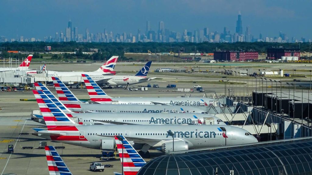 США оштрафовали American Airlines за то, что пассажиры оставались на взлетной полосе