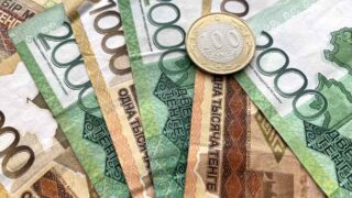 Сколько стоят доллар, евро и рубль в обменниках 21 июня