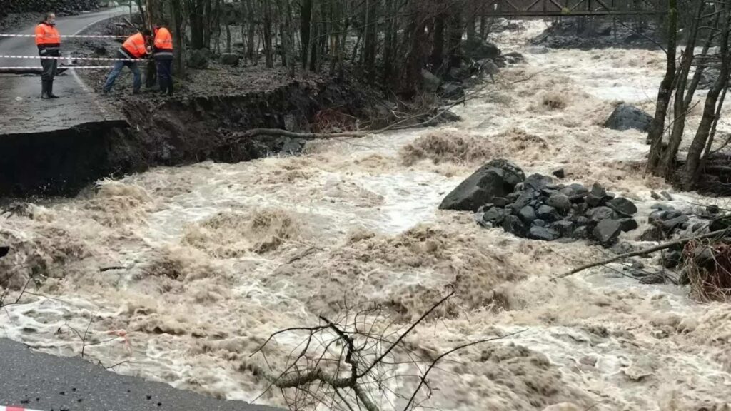 Увеличилось число жертв оползня на горнолыжном курорте Шови