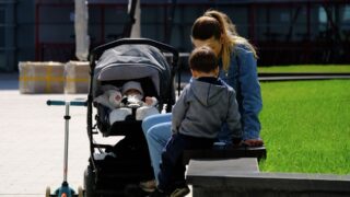 Более 304 млрд тенге выплачено в виде пособий с начала 2025 года