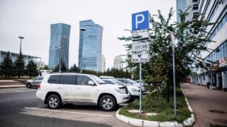 Владельцы платных парковок против нововведений в законодательстве Казахстана