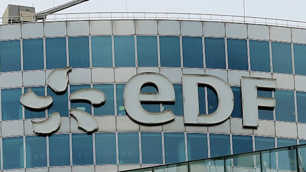 Премьер Франции отчитала главу EDF за критику властей по себестоимости электричества