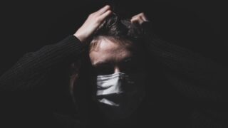 Не болели COVID-19? Все равно пострадали — ученые обнаружили ускоренное старение мозга