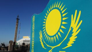 Сколько мужчин празднуют День защитника отечества в Казахстане?