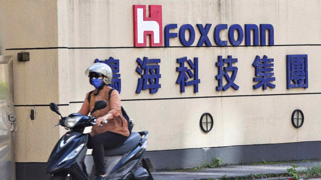 Foxconn грозит налоговое расследование в Китае на фоне выборов на Тайване - источники