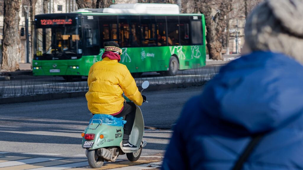 По Казахстану ездят свыше 105 тысяч зарегистрированных автобусов