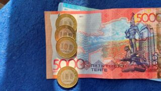 Зарплаты в конвертах — норма для трети казахстанцев: Минтруда привел статистику