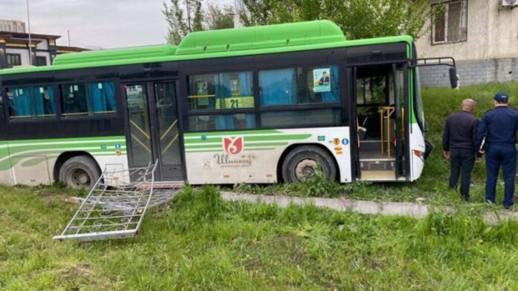 В Шымкенте на пять лет осудили водителя автобуса, из-за которого погибло пять человек