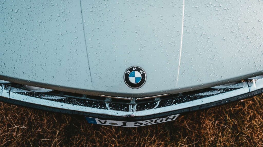 Водитель на BMW сбил велосипедиста на пешеходном переходе в Караганде