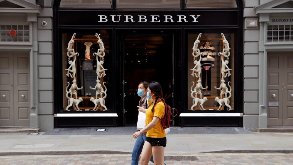 Burberry увеличила выручку на 4% в первом полугодии финансового года