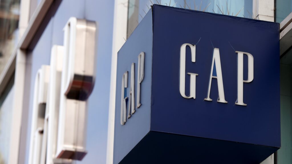 Чистая прибыль Gap в третьем финансовом квартале снизилась на 23%