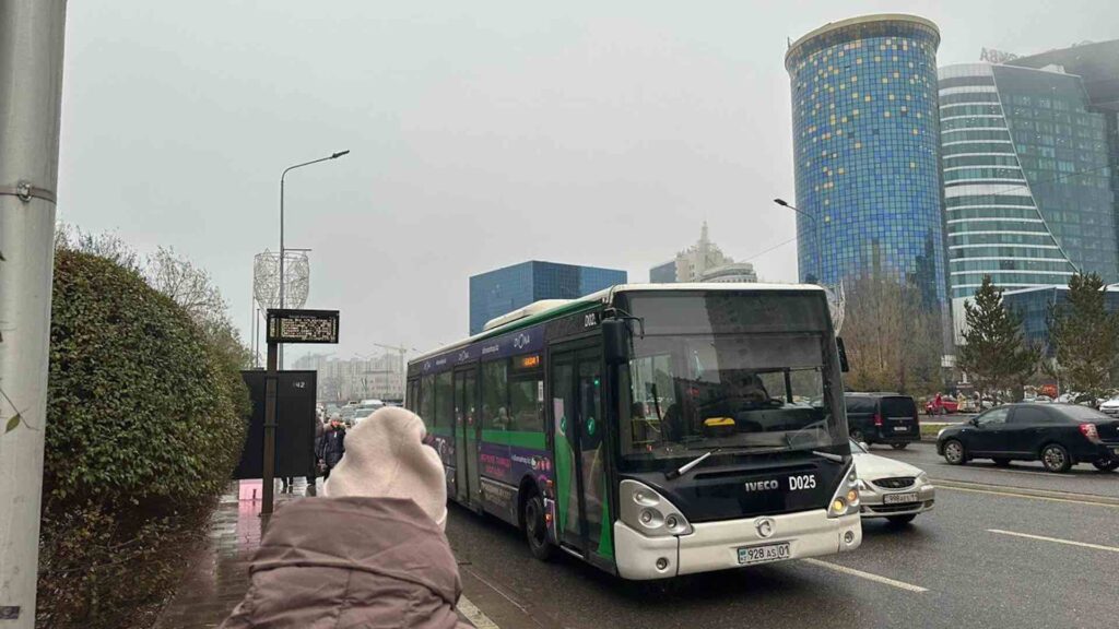 В Астане у пяти автобусных маршрутов временно изменили схему движения