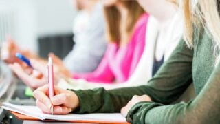 Для поступления в медицинские колледжи введены вступительные экзамены
