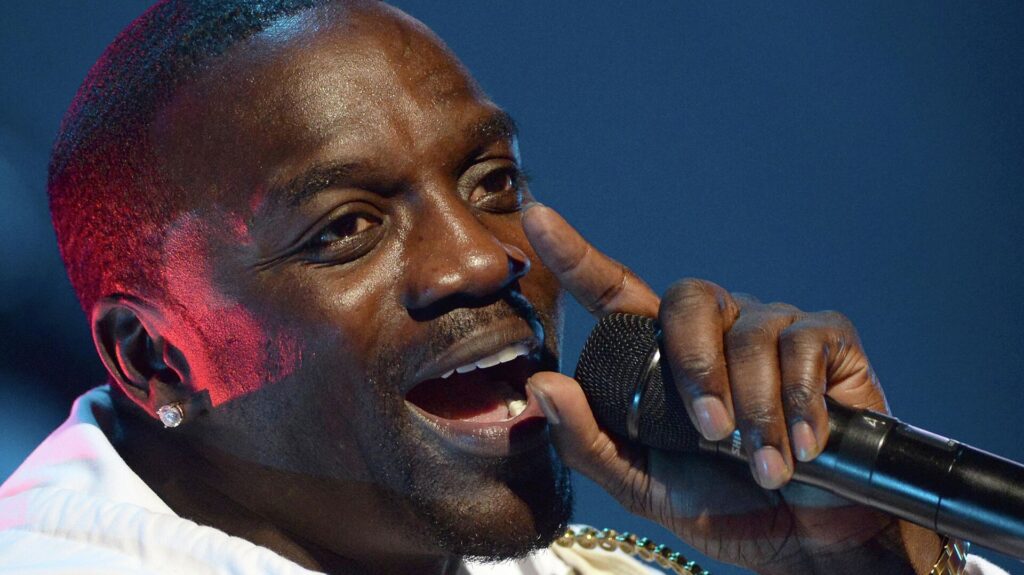 Американский рэп-исполнитель Akon прибыл в Алматы