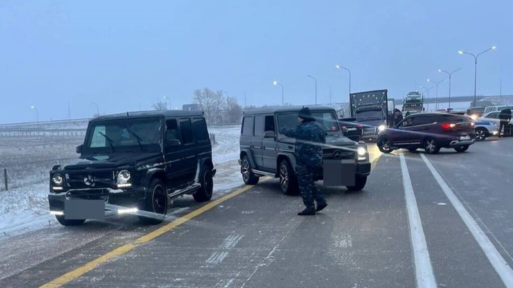 Арестованы два водителя в результате погони на закрытой трассе в Карагандинской области_bizmedia.kz