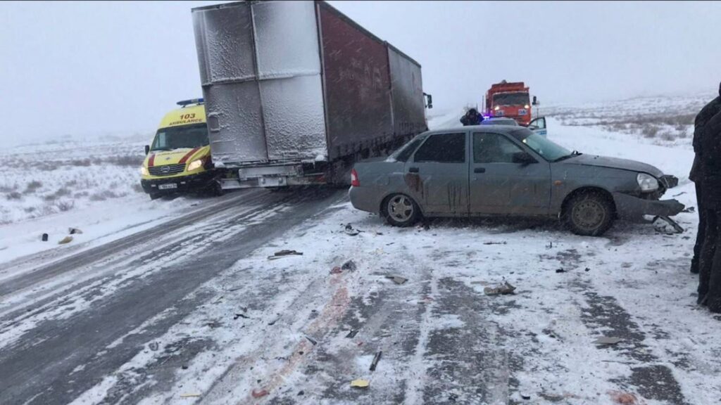 Два ученика и педагог погибли в произошедшем в Актюбинской области ДТП