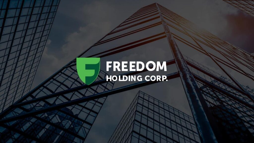 Логотип Freedom Holding corp. на фоне высотного здания