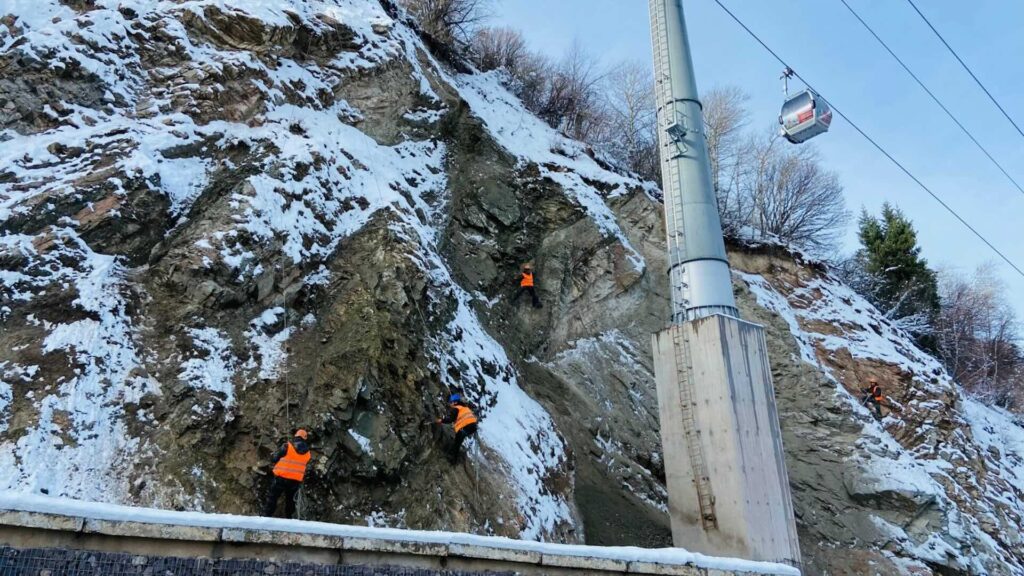 Изменен график пропускного режима по дороге «Медеу-Шымбулак»