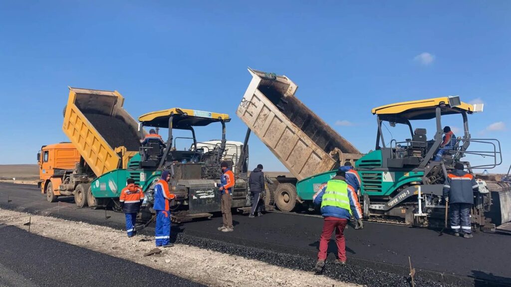 В Казахстане построят дороги, соединяющие областные центры