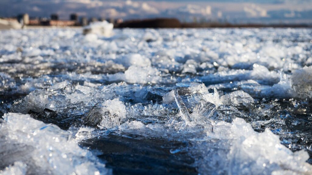 Ледовый паводок произошел на реке Есентай в Алматы - Bizmedia.kz