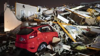 Число жертв торнадо в США возросло