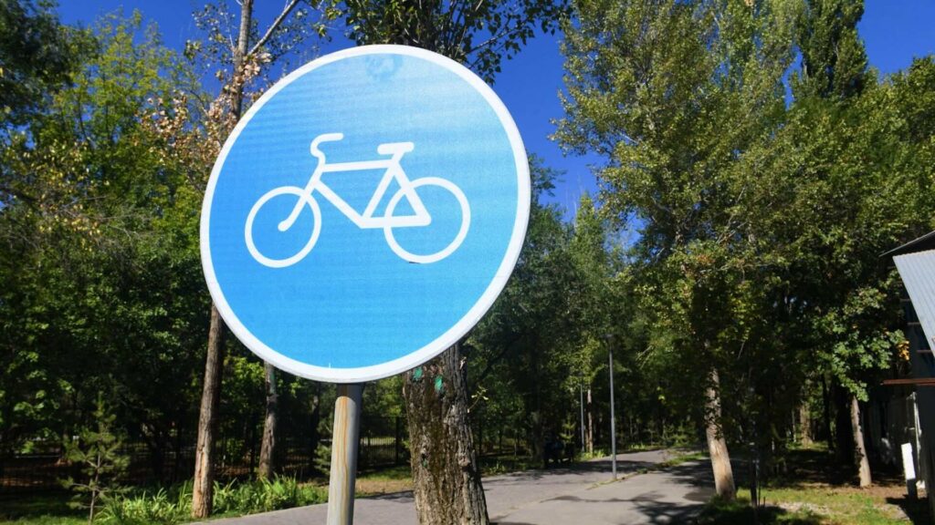 Дорожный знак велосипеда 