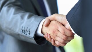 Удобно. Алматинцев начнут консультировать прокуроры в ТРЦ