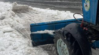 В Алматы случился локальный ледовый-водный паводок, который устраняют коммунальные службы
