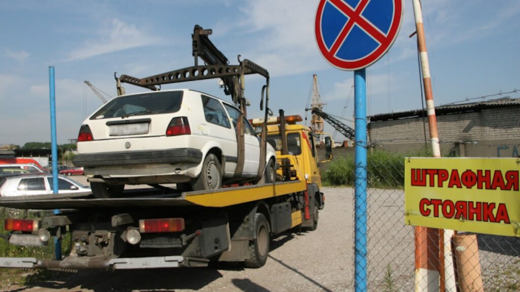 В области Жетысу Деньги за штрафстоянку незаконно взымали у автовладельцев